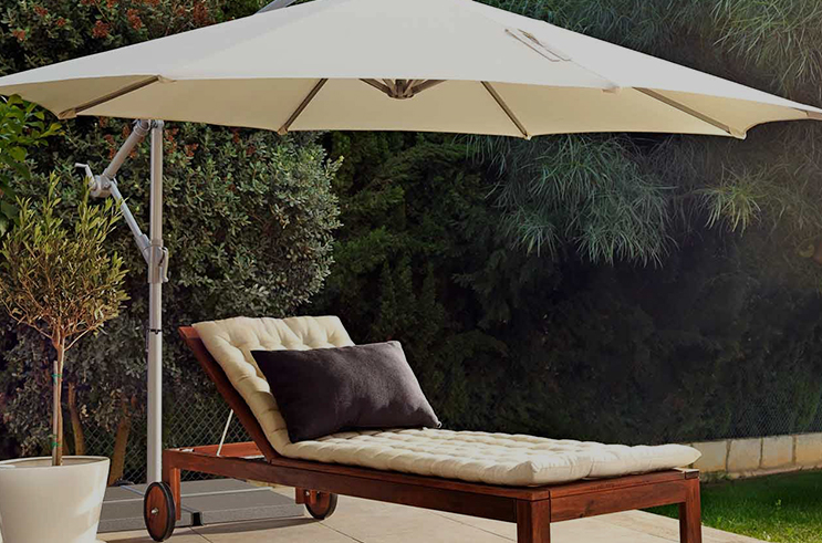 Ako ovplyvňuje materiál terasy dáždnikov trvanlivosť a ochranu pred slnkom?